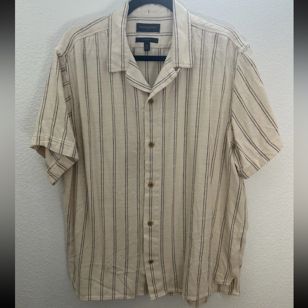 Banana Republic Short Sleeve Resort Wear Lightweight Button Down Shirt - Picture 4 of 15